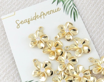 Pingentes de flores douradas com zircônias cúbicas / Pingentes de plumeria