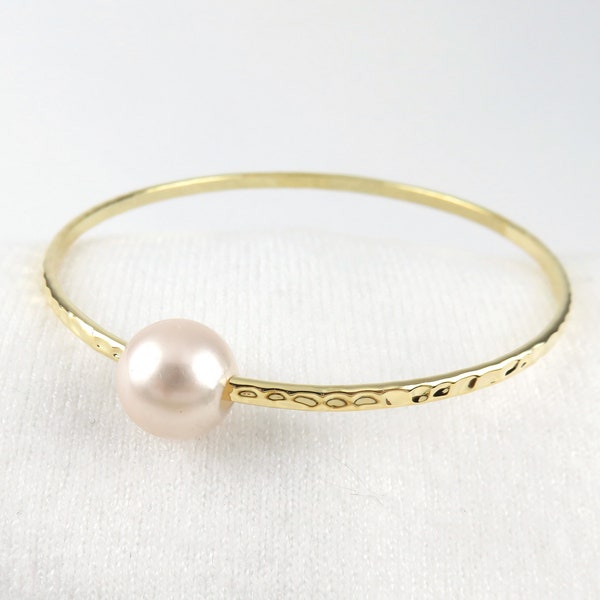 Pink Pearl Straight Bangle / Hammered 3mm Gauge Wire, Shell Pearl Minimalist Island Style Jewelry, Stackable Bangle