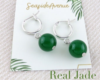 Petites créoles en argent avec jade vert / Huggies