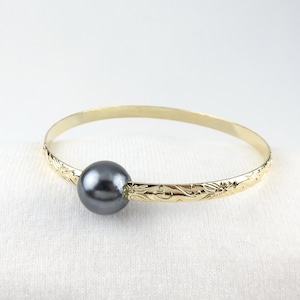 5mm Hawaiian Hamilton Gold Heirloom Bangle with Black Tahitian Shell Pearl