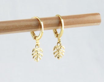 Gold Hoop Earrings with Monstera Charms / Gold Huggies Earrings, Minimalist Island Style Jewelry, Plant Lover, Indoor Plants, Philodendron