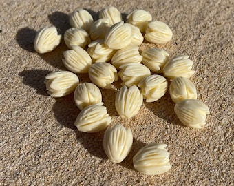 Pikake Beads Loose Beads / DIY Hawaiian Jasmine Flower Island Style Carved Composite Resin Coral Tulip Cream Ivory Bulk beads, 8mm 10mm 12mm