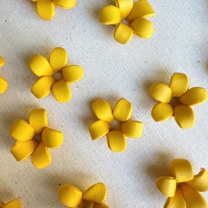 Gold Puakenikeni Clay Flowers, Clay Flowers for Jewelry Making, DIY Flowers, Handmade Clay Beads, Car Lei, Keni-04