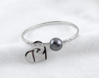 Silver Hawaiian Design Baby Bangle with Black Pearl / Hawaiian Scroll Baby Bracelet, Keiki Bangle, Baby Girl, Black Tahitian Shell Pearl