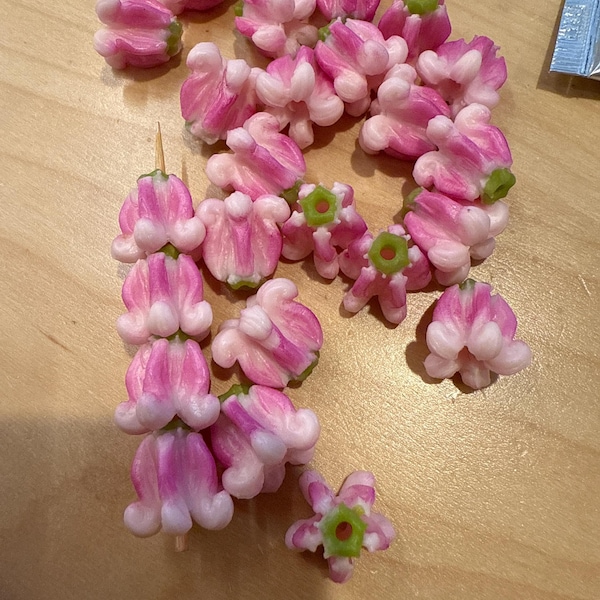 Pink Painted Clay Crown Flower Beads, Jewelry Making Garland Making, Crown Flower Loose Beads / DIY Crown Flowers, Handcrafted Clay