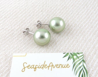 Green Pearl Stud Silver Earrings / Minimalist Elegant Jewelry Simple Everyday Wear, Shell Pearl, Sterling Silver