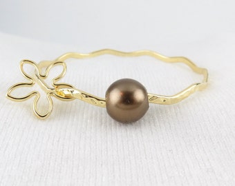 Wavy Bangle with Brown Pearl and Hollow Flower Charm / Hamilton Gold Hawaii Hammer-Cut Handmade Charm Bracelet, Island Style