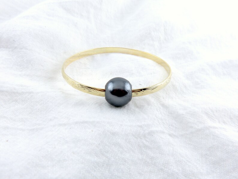4mm Hamilton Gold Bangle Hawaii With Black Shell Pearl, Hamilton Gold