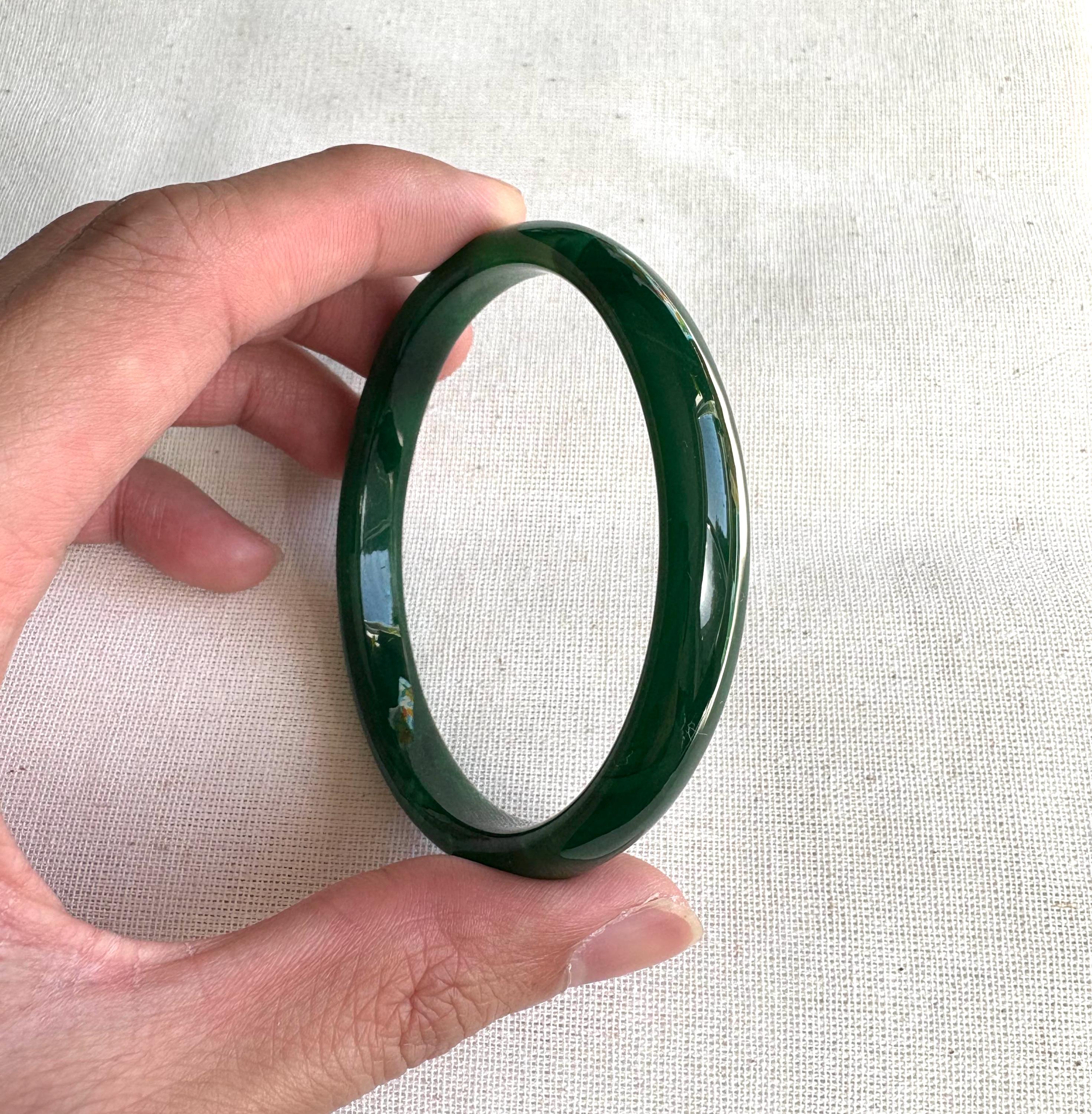 ダークグリーンの翡翠バングル / 丸型、滑らか、高品質の翡翠、サイズ