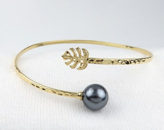 Monstera Leaf and Black Shell Pearl, Bypass Bangle