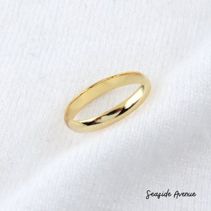 Classic Comfort Fit Gold Band Ring / Dainty Shiny Stackable Ring, Sizes 5-13, wedding band, thumb ring, unisex, Simple