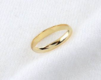 Classic Comfort Fit Gold Band Ring / Dainty Shiny Stackable Ring, Sizes 5-13, wedding band, thumb ring, unisex, Simple