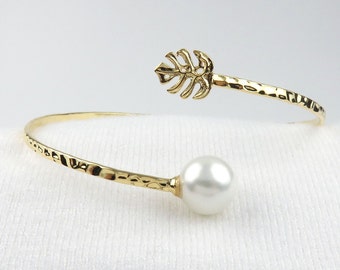 Monstera Leaf and White Shell Pearl, Hawaiian Hamilton Bypass Gold Bangle