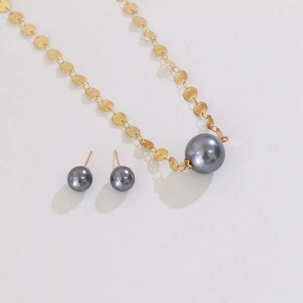 Black Shell Pearl Necklace with Fancy chain / Floating Pearl, Disc Chain, Faux Pearl, Tahitian Color, Hamilton Gold Chain