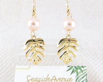 Gold Monstera Leaf and Edison Pink Pearl Earrings / Shell Pearl Dangling Earrings, Plant Mom, Plant lover, Indoor Plants