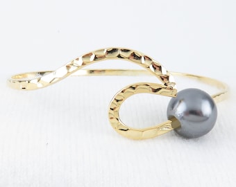 Gold Wave Bangle with Black Shell Pearl / Minimalist Island Style Jewelry, SeasideAve