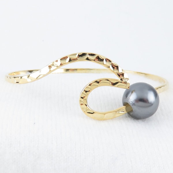 Gold Wave Bangle with Black Shell Pearl / Minimalist Island Style Jewelry, SeasideAve