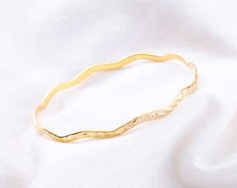 Thin Gold Wavy Bangle / Simple Gold Hammer-Cut