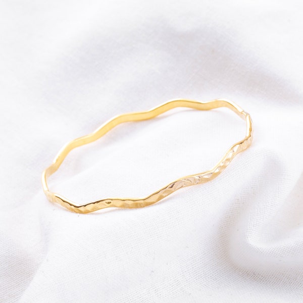 Thin Gold Wavy Bangle / Simple Gold Hammer-Cut