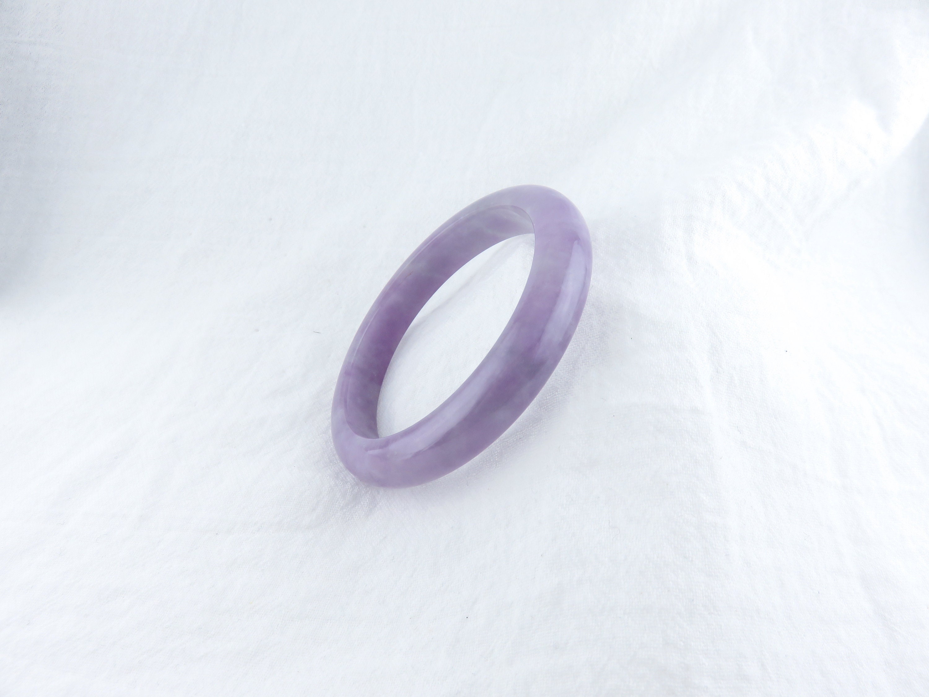 薄い天然紫翡翠バングル、7インチ 55.7 mm、グレード A 本物の翡翠