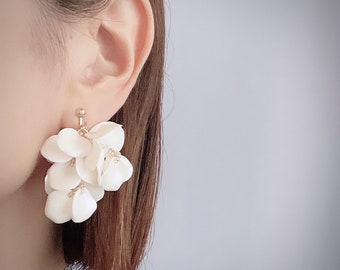 petal inspired earrings. bridal jewelry, unique earrings, beautiful jewelry