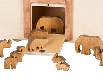 Wooden ARK ZOO ANIMALS and 14 Piece Set Barn Accessories