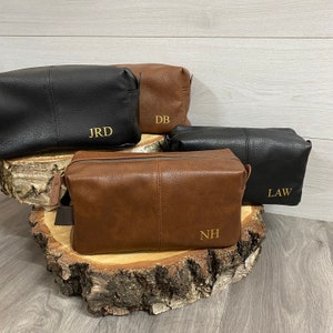 Personalised Toiletry Wash Bag with Initials or Name for Him, Dad, Best Man, Groom, Groomsmen, Fathers Day Gift, Leather Look, Shower Bag