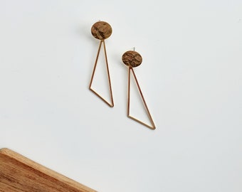 Gold plated earring with geometric hanger