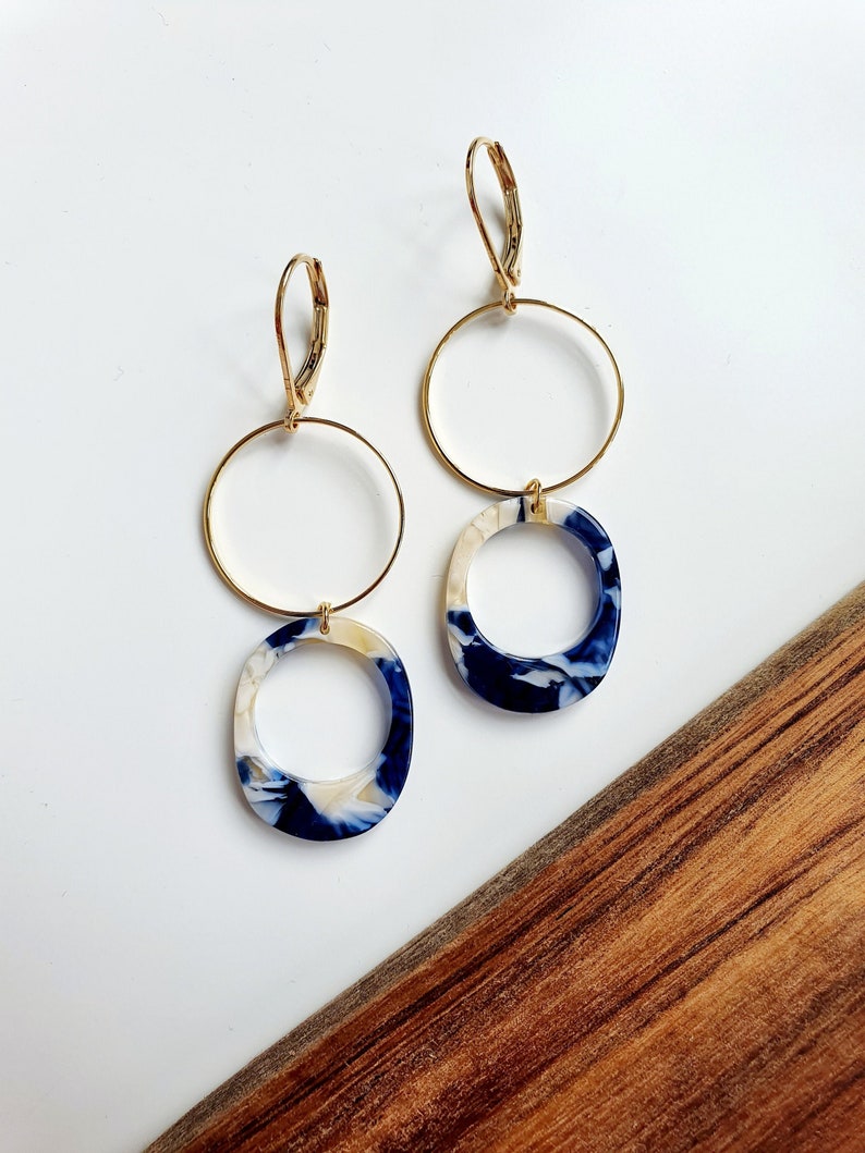 Gold plated earring with hope connector and blue colored Acetate