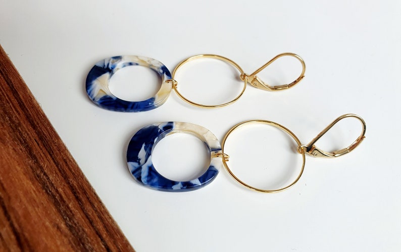 Gold plated earring with hope connector and blue colored Acetate