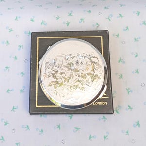 NEW Boxed Vintage Stratton Powder Compact Silver Plated Embossed Floral Top Collectable Collectible Girlfriend Wedding Gift For Her