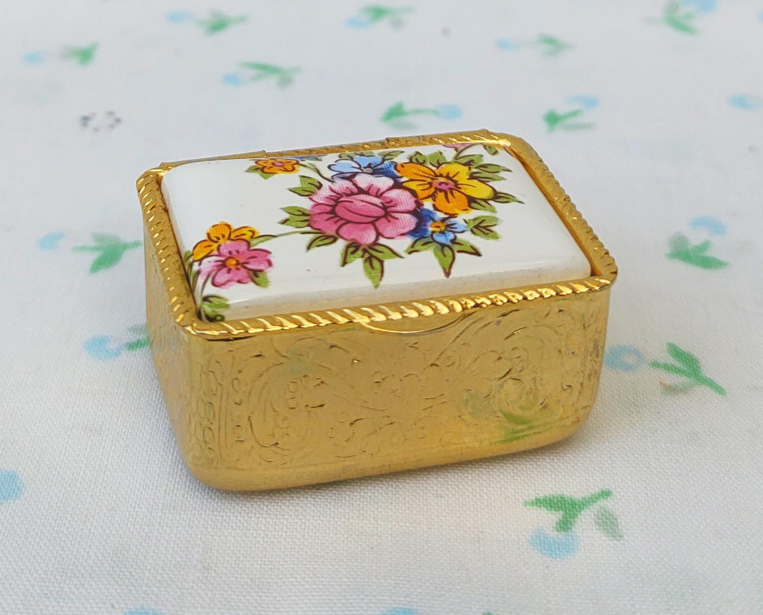 Vintage Pill Box Small Pillbox Ceramic Floral Top Ceramic Pillbox Ceramic Pill Box Chintz Flowers Collectable Retro Gifts For Her
