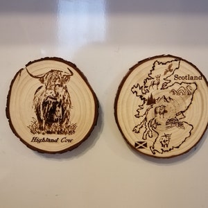 Lasergegraveerde magneet van natuurlijk hout: hooglandkoe, kaartcirkel Schotland