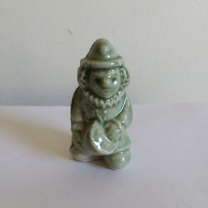 Vintage Wade figurines green clown rose tea whimsies circus series excellent vintage condition