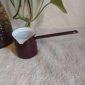 Vintage enamelware pouring pot brown enamel handled pot with spout MCM rustic decor Yugoslavia #2 pouring pot utensils good vintage cond
