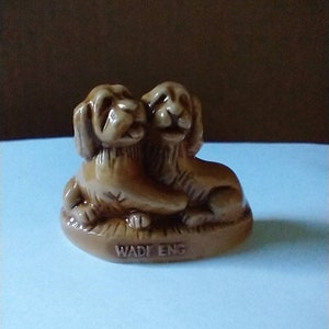 Wade puppies figurine whimsies Rose tea figurine tan cocker spaniel puppies excellent vintage condition