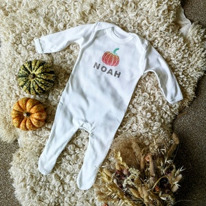 Personalised Halloween Organic Cotton Sleepsuit, Bodysuit, vest, t-shirt, Pumpkin, Baby, Handmade, Printed, Name, Initials, cotton, unisex, 画像 1