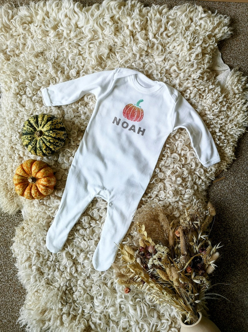 Personalised Halloween Organic Cotton Sleepsuit, Bodysuit, vest, t-shirt, Pumpkin, Baby, Handmade, Printed, Name, Initials, cotton, unisex, 画像 1