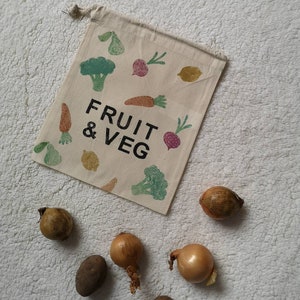 Reusable fruit and vegetable storage bags, shopping, supermarket, fridge, drawstring, cotton, onions, potatoes, garden, eco friendly image 4