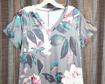 Womens Gray Island Kaftan Summer Colorful Short Sleeve Loose Floral Printed V Neck T Shirt Knee Length Dress (size MEDIUM)