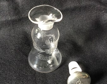 Vinegar and oil cruet for salad dressings