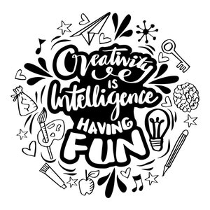 Pode incluir: Ilustração em preto e branco com o texto "Creativity is intelligence having fun". A ilustração é cercada por vários rabiscos, incluindo uma lâmpada, um pincel, um lápis, um cérebro, uma bolsa de dinheiro e estrelas.