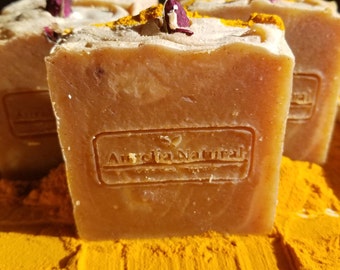 Sapone alla curcuma e all'albero del tè, fatto a mano, per una carnagione liscia e chiara