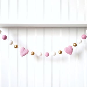 Felt Ball Garland: Valentine&#39;s Day Heart Decor