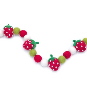 Strawberry Garland, Fruit Garland, Strawberry Decor, Felt Ball Garland, Pom Pom Garland, Summer Decor, Fruit Party Decor, Berry Garland
