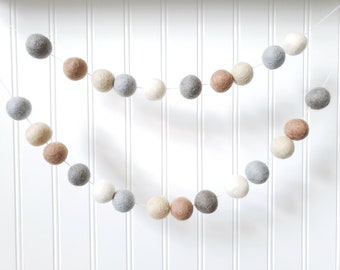 Neutral Felt Ball Garland, Minimalist Nursery Decor, Scandinavian Baby Room Decor, Boho Nursery, Montessori Nursery, Baby Shower Gift