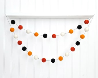 Halloween Garland, Felt Ball Garland, Halloween Decor, Fall Mantel Decor, Halloween Party Decor, Spooky Decor, Fall Garland