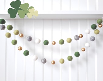 Guirnalda de bolas de fieltro para el Día de San Patricio: Decoración irlandesa con cuentas doradas.