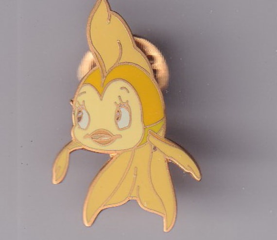 ディズニー映画「ピノキオ」の金魚クレオのヴィンテージピン - Etsy 日本