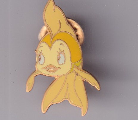 ディズニー映画「ピノキオ」の金魚クレオのヴィンテージピン - Etsy 日本